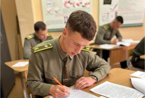 Курсанты 4 курса обучающиеся по специальности &quot;Физическая культура&quot; продолжают сдавать государственные экзамены