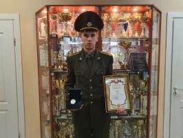 Курсант 3-го курса награждён часами с логотипом Министерства обороны Республики Беларусь